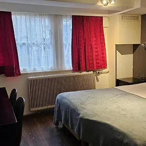 ** Otel Quentin Golden Bear Hollanda