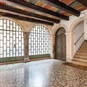 suite-al-vecchio-castello.hotelinveneto.com/